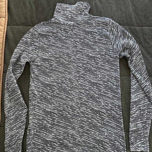 Athleta Flurry Blizzard Seamless Turtleneck-Wren Black- Size S - Picture 4 of 6